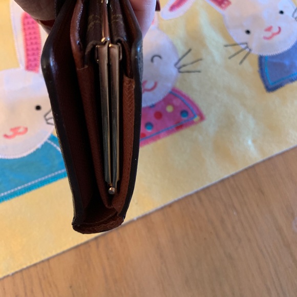 Louis Vuitton Monogram Kisslock Wallet - Picture 4 of 8